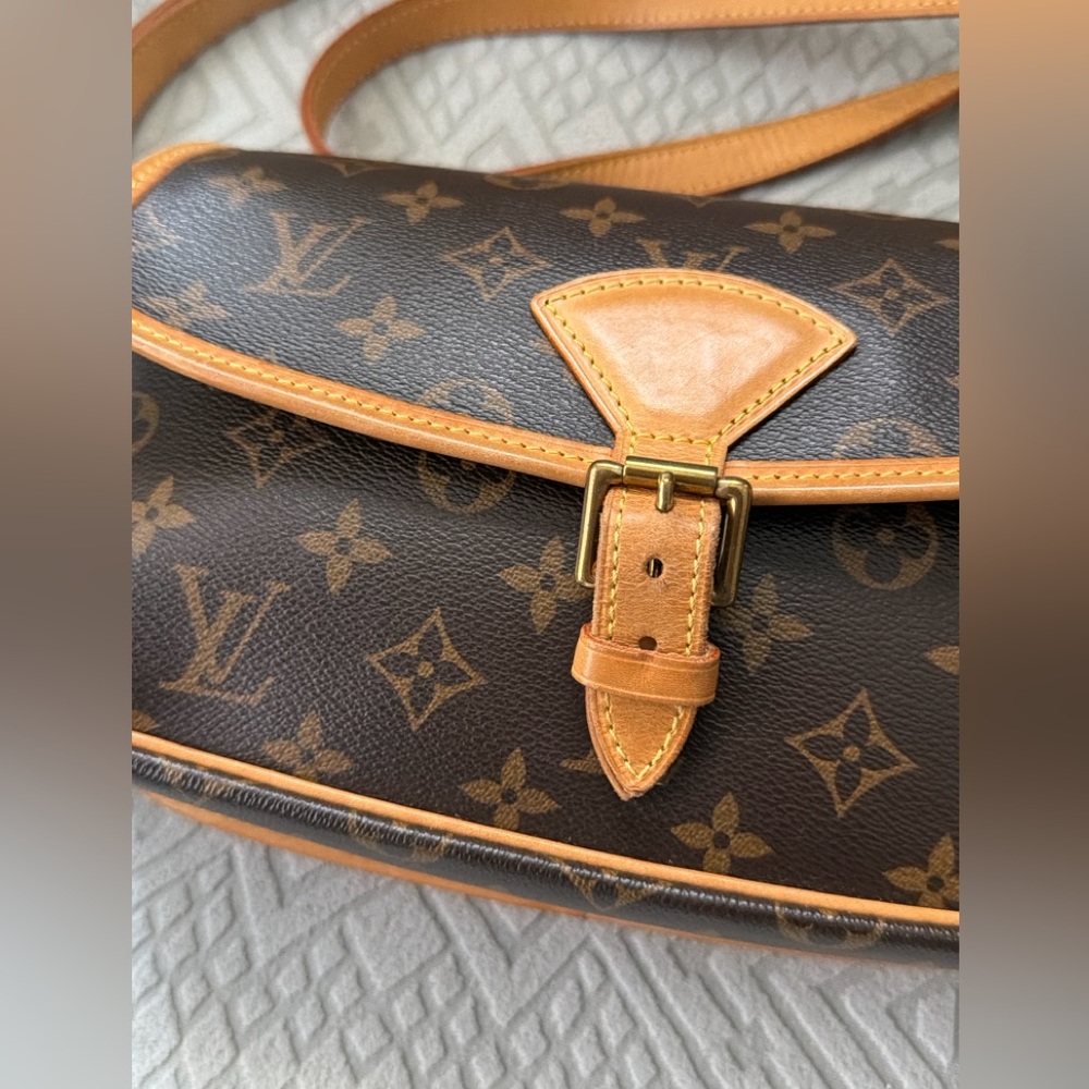 Louis Vuitton Sologne Crossbody Monogram Canvas Authentic - Picture 3 of 13